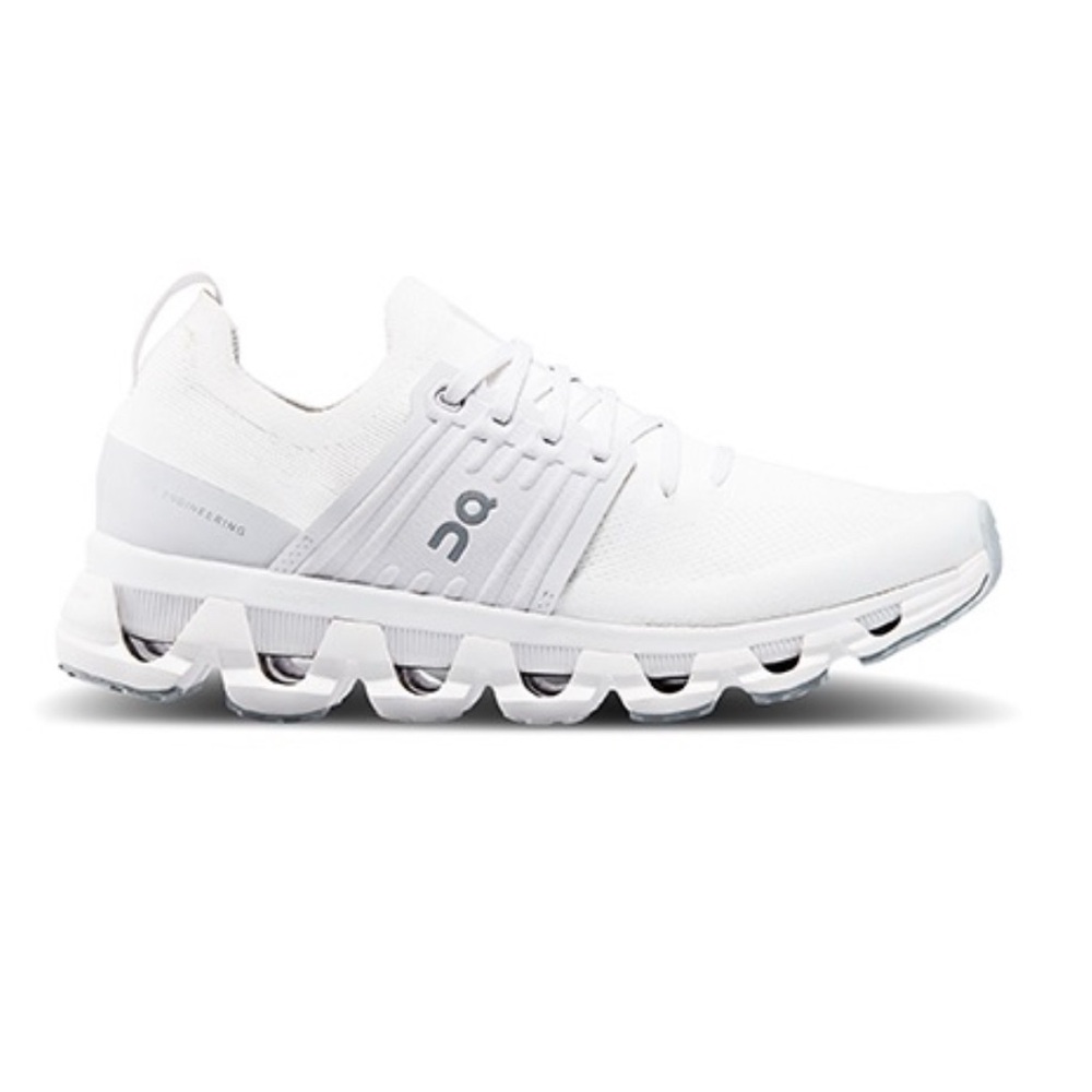 ON Running Women’s White Running Shoes Sz 9.5